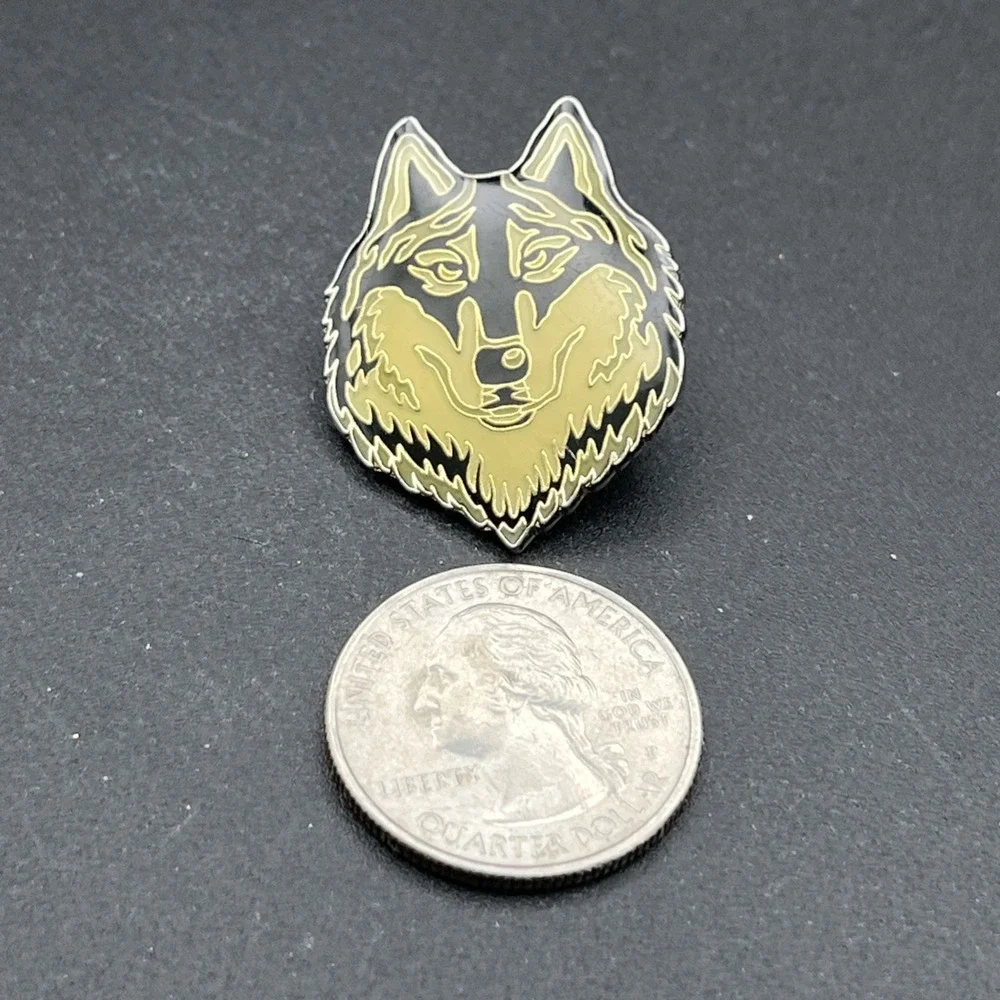Timber Wolf Animal Lapel Hat‎ Pin